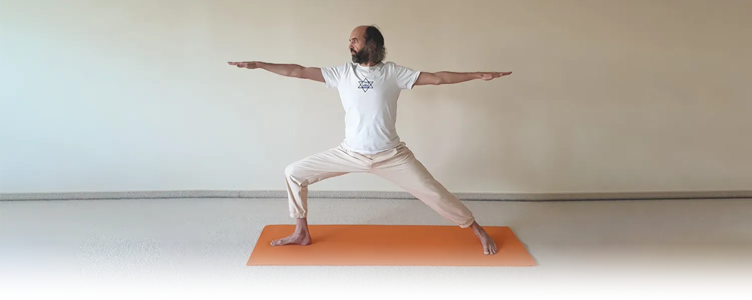 Titelbild für den Asanabeitrag über Virabhadrasana – der Krieger